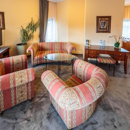Hotel Fenix Jelenia Góra Екстериор снимка