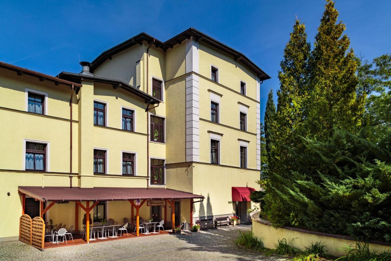 Hotel Fenix Jelenia Góra Екстериор снимка