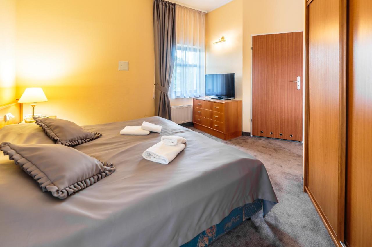 Hotel Fenix Jelenia Góra Екстериор снимка