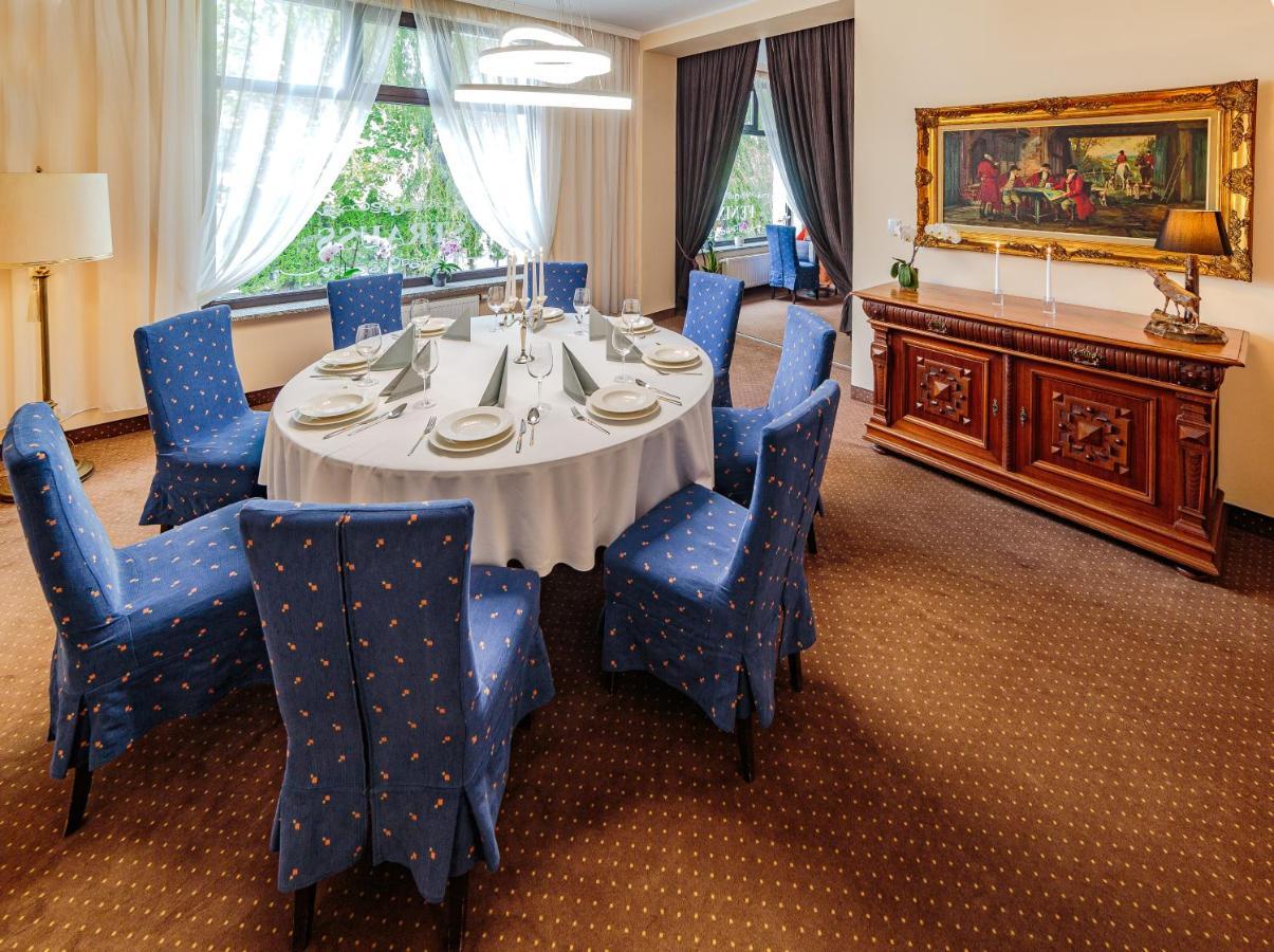 Hotel Fenix Jelenia Góra Екстериор снимка