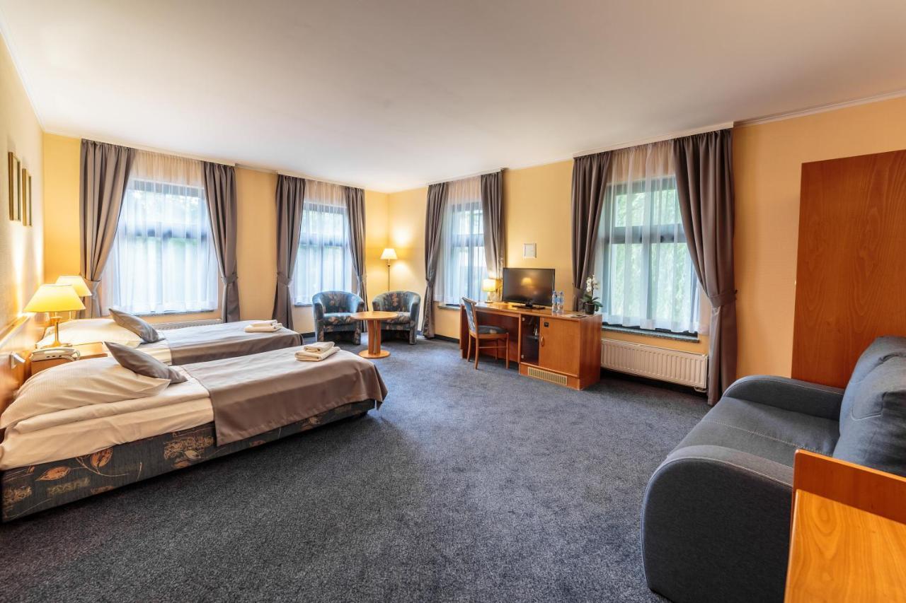 Hotel Fenix Jelenia Góra Екстериор снимка