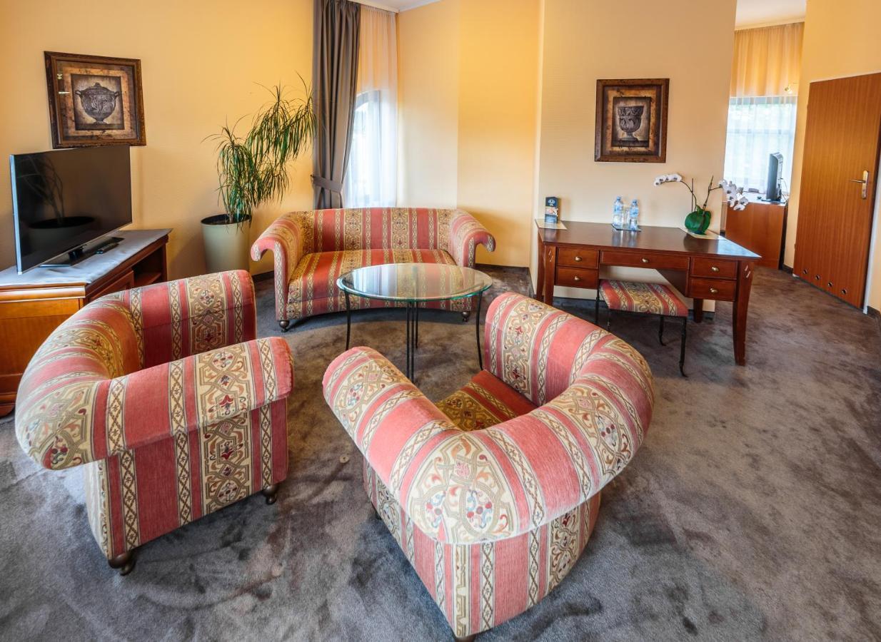 Hotel Fenix Jelenia Góra Екстериор снимка