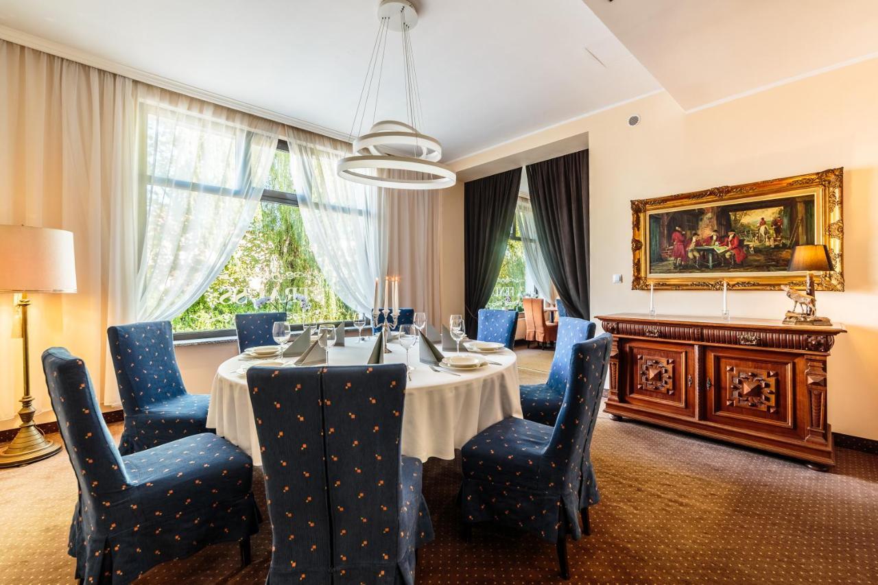 Hotel Fenix Jelenia Góra Екстериор снимка