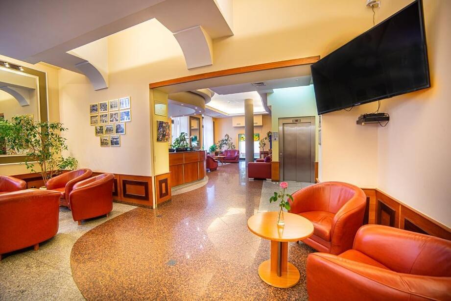 Hotel Fenix Jelenia Góra Екстериор снимка