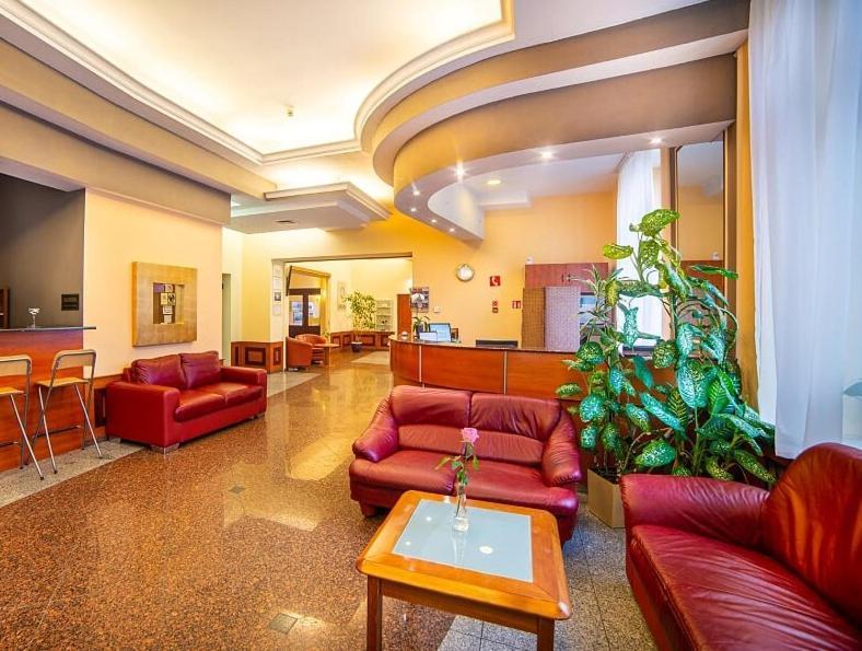 Hotel Fenix Jelenia Góra Екстериор снимка
