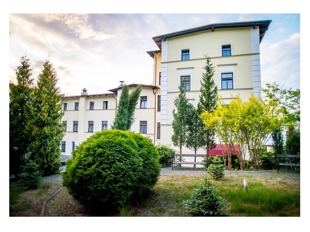 Hotel Fenix Jelenia Góra Екстериор снимка