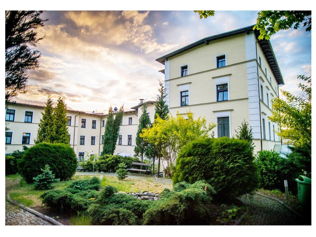 Hotel Fenix Jelenia Góra Екстериор снимка